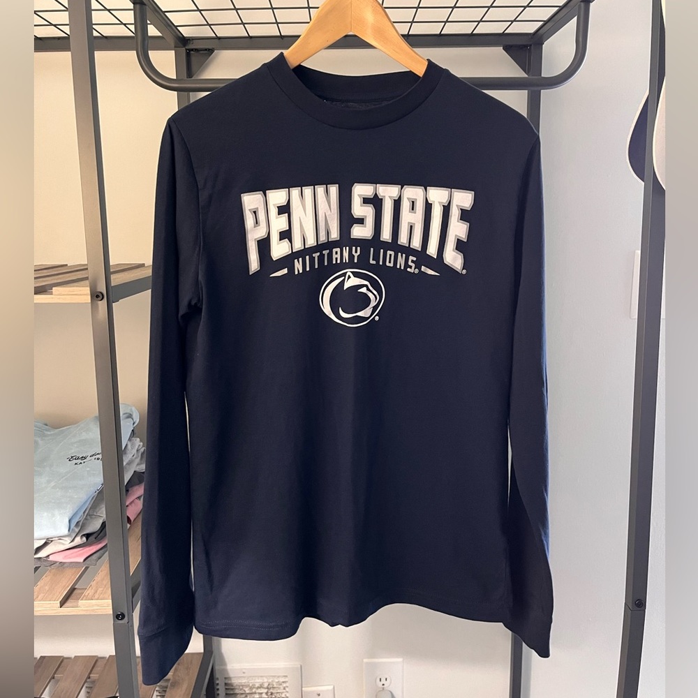 Mens Size M Long Sleeve T-shirt